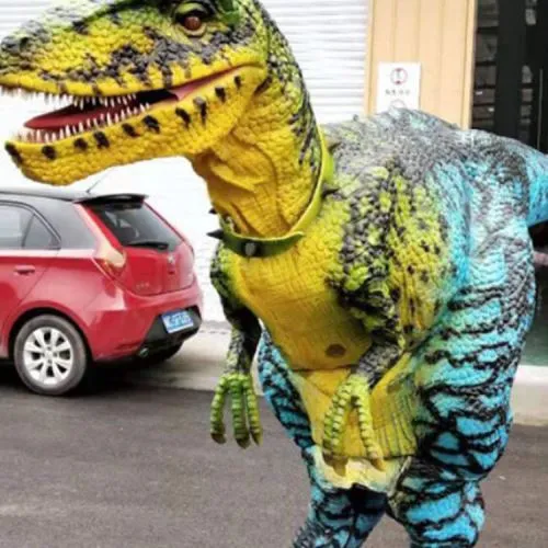 هل يمكنني تخصيص زي الديناصورات؟